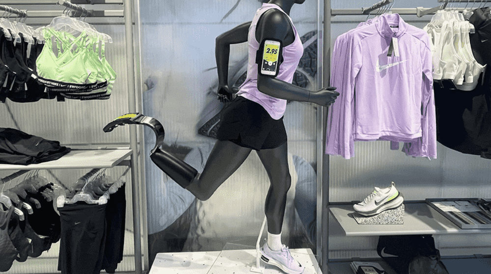 Single-leged mannequin in Nike's official store